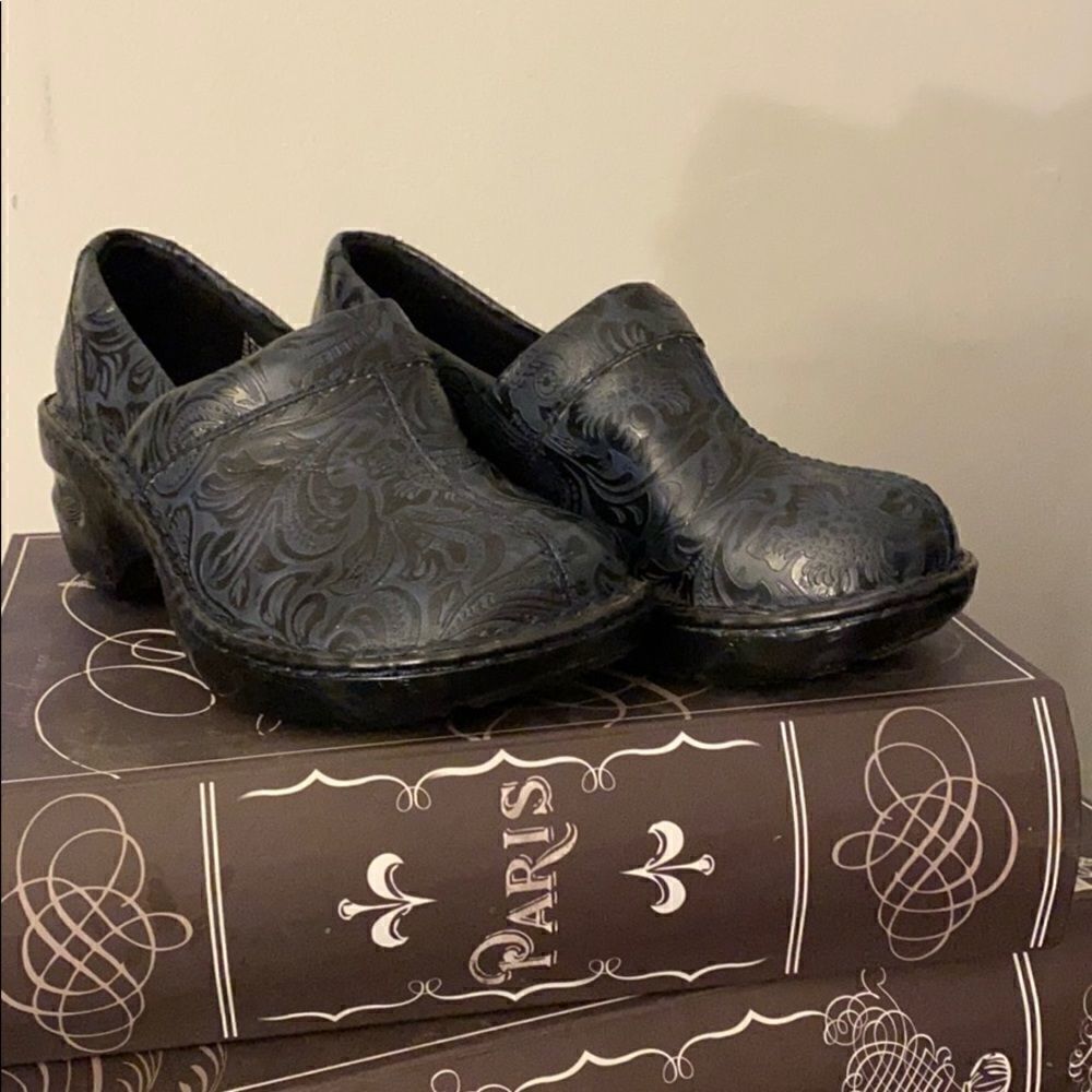 Thom McAn Toronto Navy/Floral Clog Sz 5W